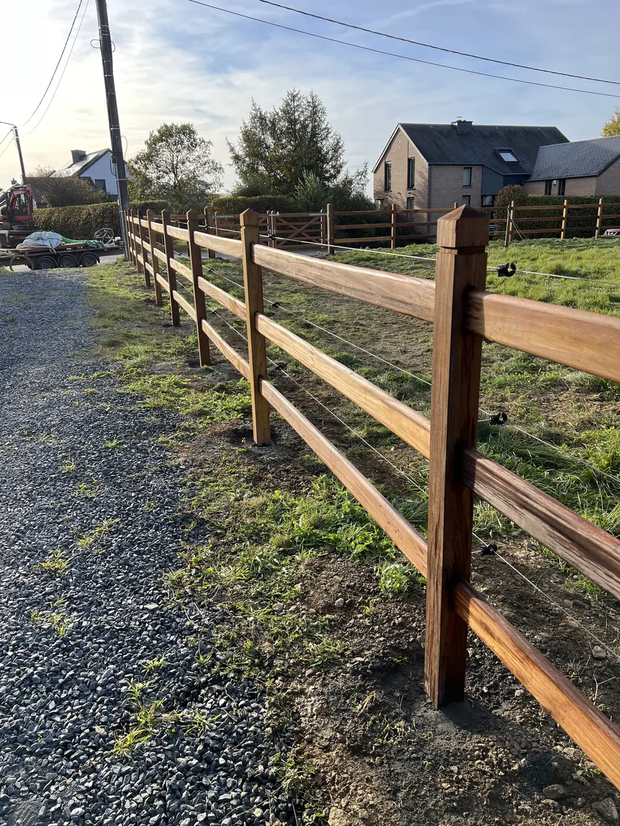 Lisse en bois exotique — vue 1