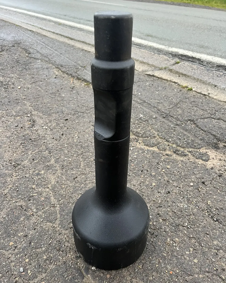 Cloche pour brise-roche — vue 1